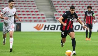 يوسف عطال لاعب نيس الفرنسي