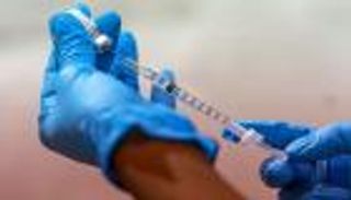 جنوب أفريقيا تتيح استخدام لقاح "فايزر" للأطفال من سن 12 عاماً