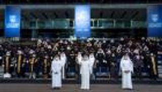 محمد بن راشد يشهد تخرج طلاب الماجستير في كلية "الإدارة الحكومية"