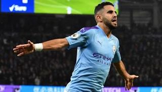 رياض محرز نجم فريق مانشستر سيتي ومنتخب الجزائر