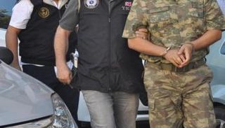 عملية اعتقال سابقة لعسكريين بتهمة الانتماء لجماعة غولن