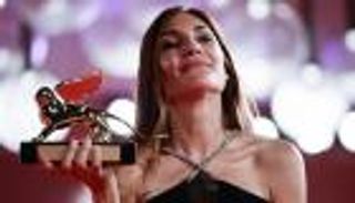 الفرنسية من أصل لبناني أودري ديوان تحصد الأسد الذهبي بمهرجان فينيسيا 
