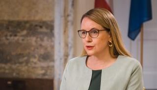 وزيرة اقتصاد النمسا: 