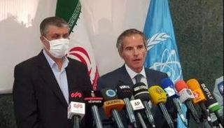  رئيس منظمة الطاقة الذرية الإيرانية ورافائيل غروسي 