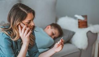 لا يحتاج الشخص للعزل إذا أصيب طفله بكورونا بشرط الحصول على اللقاح