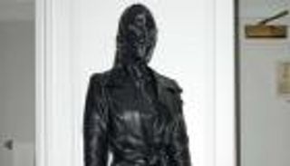 بطلة مسلسل رعب.. كيم كارداشيان تصدم جمهورها بإطلالة غريبة