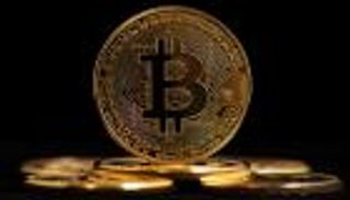 أسعار العملات الرقمية اليوم.. بيتكوين تعاني وسط هبوط جماعي