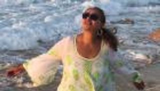 ليلى علوي تواجه القرش في الساحل الشمالي: "مش عاوزة الناس تخاف"