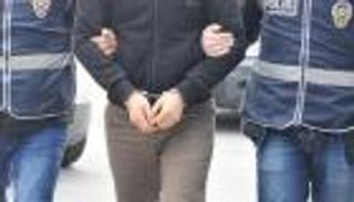 تركيا تعتقل 3 ضباط سابقين قبل توجههم لليونان