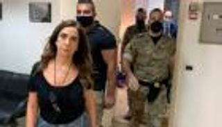 عراك وتكسير أبواب.. ماذا يجري في وزارة الخارجية اللبنانية؟