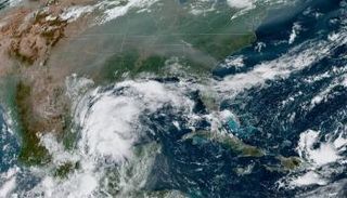 العاصفة المدارية نيكولاس