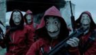 "كنا نلعب لاكاسا دي بابيل".. القبض على ولدين بقناع دالي ومدفع رشاش