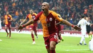 سفيان فيغولي نجم منتخب الجزائر