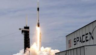 أول رحلة سياحية إلى الفضاء تتهيأ للإقلاع