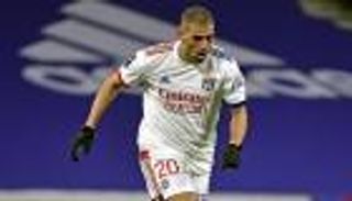 بأعلام الجزائر.. إسلام سليماني يبدأ رحلته الأوروبية مع ليون