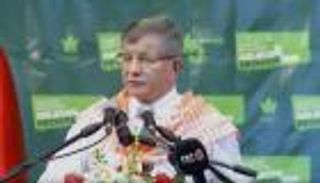 داود أوغلو يكشف عن دوائر فساد بالحزب الحاكم في تركيا