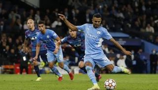 رياض محرز لاعب مانشستر سيتي الإنجليزي