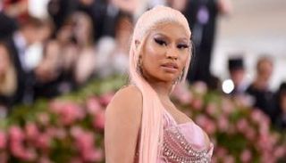 نيكي ميناج تنتقد لقاحات كورونا