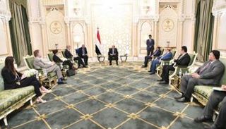 هادي خلال اسقبال المبعوث الأممي