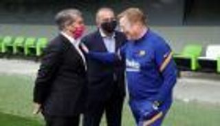 بعد 3 أشهر.. كواليس مفاجئة تفضح "نفاق" رئيس برشلونة بشأن كومان