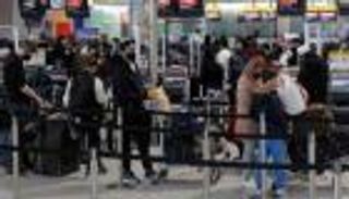 بينها مصر وعمان.. بريطانيا تحذف 8 دول من "القائمة الحمراء" للسفر 