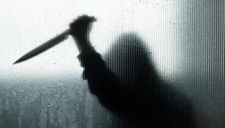 الشاب الليبي قتل والديه طعنا وأحرق جثة أبيه (صورة تعبيرية)