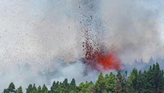 ثوران بركان في جزيرة لا بالما الإسبانية