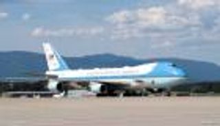 "تيكيلا" على طائرة بايدن.. و"بوينج" تحقق