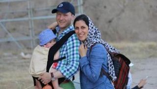 البريطانية الإيرانية نازانين زخاري وزوجها