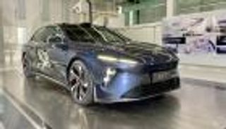 "Nio" الصينية تشعل المنافسة مع تسلا بطراز جديد