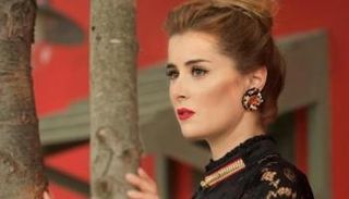 الفنانة عائشة بن أحمد