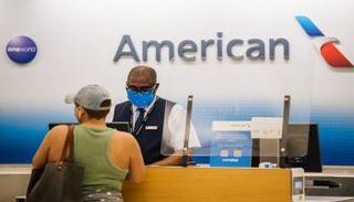 مكتب إنجاز إجراءات السفر للخطوط الجوية الأمريكية في مطار جورج بوش