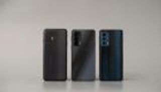 موتورولا Edge الجديد.. هاتف اقتصادي تفوق على آيفون 12