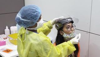 فحص فيروس كورونا في الإمارات