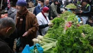 زحام في الأسواق الشعبية ببيروت