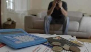 الأتراك تحت وطأة الديون