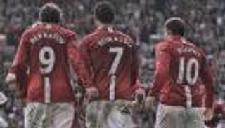 12 نقطة تهدد مستقبل أسطورة مانشستر يونايتد