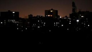 الظلام يمثل جانبا من تردي الأوضاع المعيشية في لبنان