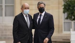  وزيرا الخارجية الأمريكية أنتوني بلينكن والفرنسي جان إيف لودريان