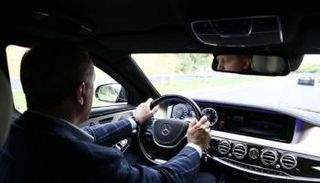 أردوغان أثناء قيادته سيارته