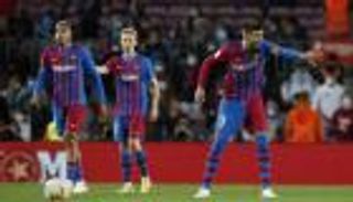 من تيكي تاكا للهجوم بـ"بيكيه".. كيف ضاعت هوية برشلونة مع كومان؟