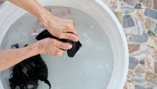 حكم قضائي يجبر مغتصبا على غسل وكي ملابس النساء 6 أشهر في الهند- أرشيفية