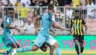 ترتيب الدوري السعودي.. الاتحاد يضع صدارته في مرمى الهلال