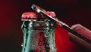 زجاجة مياه غازية تقتل شابا.. والسبب "صدمة الكبد" 