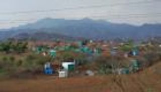 هجمات الحوثي تلقي بعشرات الأسر اليمنية في العراء