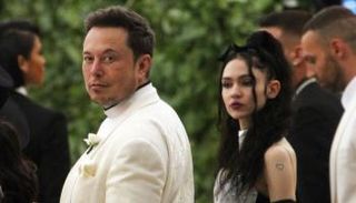 إيلون ماسك وطليقته مغنية البوب الكندية غرايمز - أرشيفية