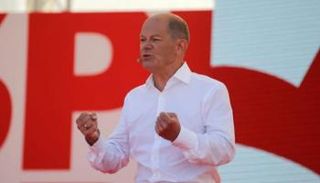 أولاف شولتز في أحد المؤتمرات الانتخابية