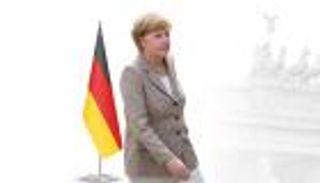 من غرفة الساونا لكتابة التاريخ.. مسيرة استثنائية لـ"ماما ميركل" 