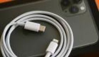 آيفون بدون "منفذ شحن".. مفاجأة أبل لرفض إملاءات أوروبا