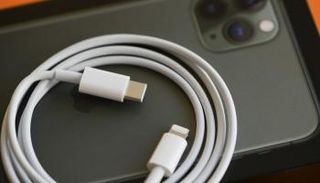 آيفون قد تلجأ لتعميم الشحن اللاسلكي